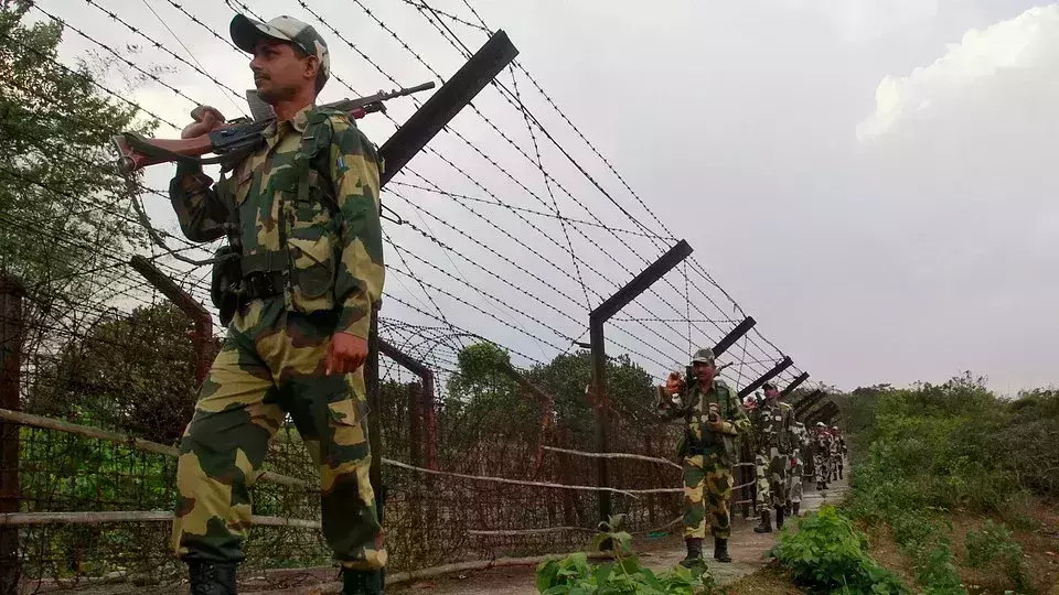 ജമ്മു കശ്മീരില്‍ സുരക്ഷാ സേനയും ഭീകരരും തമ്മിൽ ഏറ്റുമുട്ടൽ