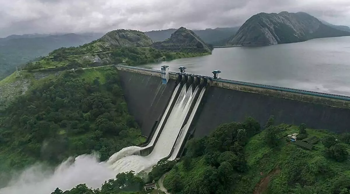 ഇടുക്കി ഡാം തുറന്നു; ഡാമിന്‍റെ മൂന്നാമത്തെ ഷട്ടറാണ് തുറന്നത്