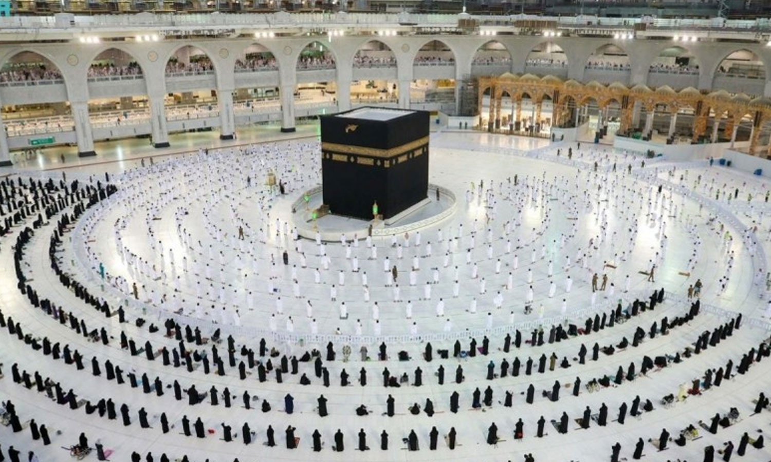 Umrah pilgrims complained that their journey was delayed