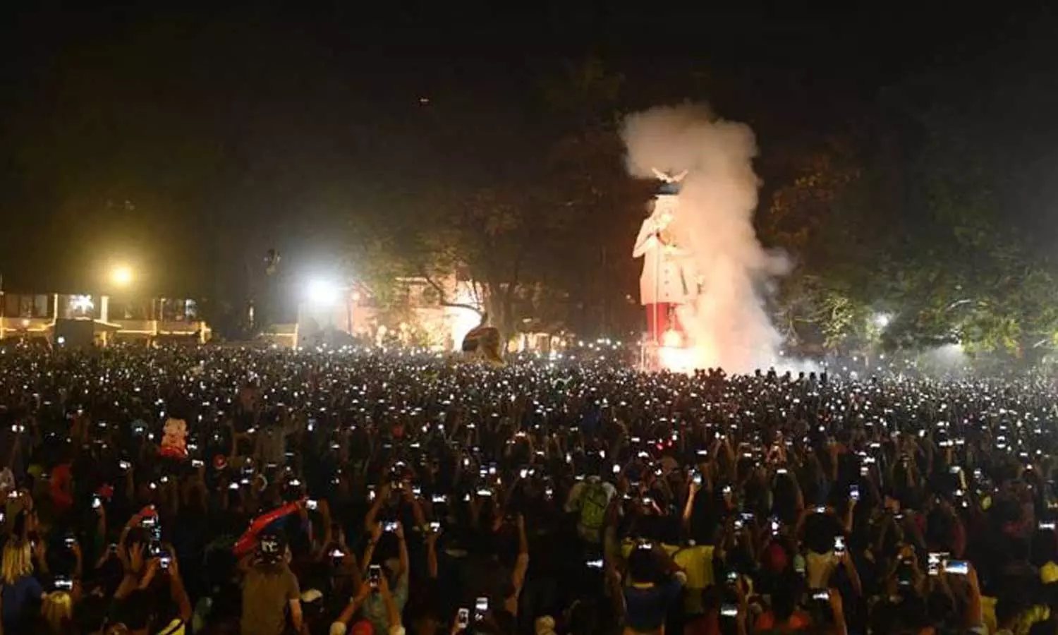 പാപ്പാഞ്ഞിയെ കത്തിക്കുന്ന സ്ഥലം മാറ്റേണ്ടി വരും; ജില്ലാ കലക്ടർക്ക് റിപ്പോർട്ട് നൽകുമെന്ന് ആർ.ഡി.ഒ