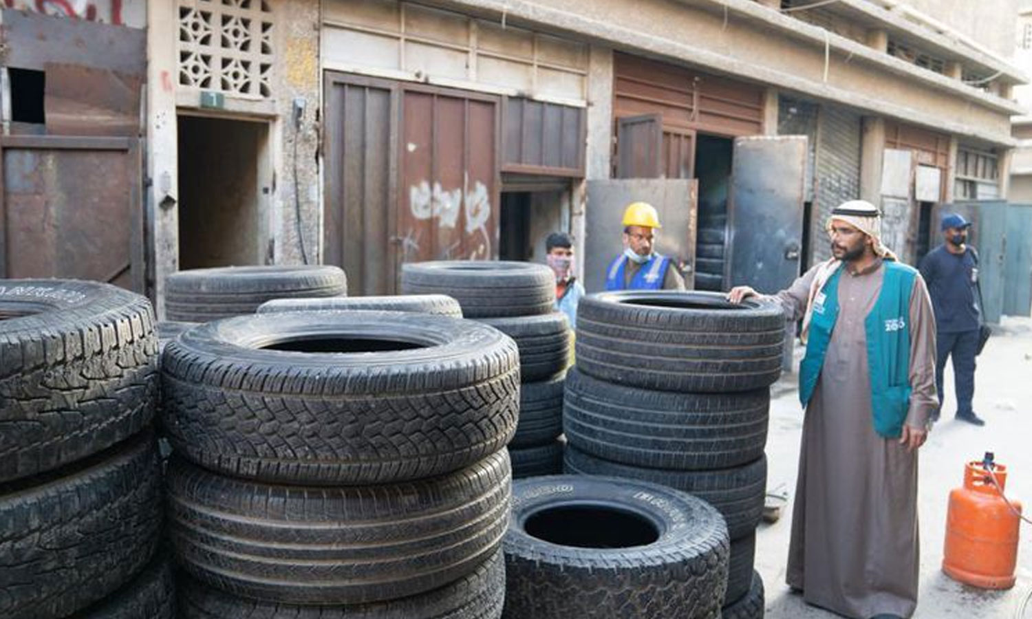 “Ministry of Commerce Seizes 127,000 Fake Tires in Saudi Arabia to Combat Vehicle Accidents”