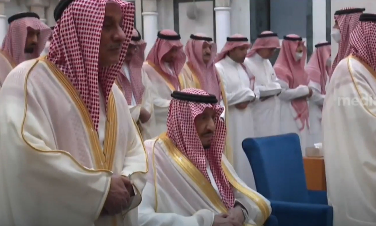 Saudi King and Crown Prince celebrate Eid with prayers and banquet