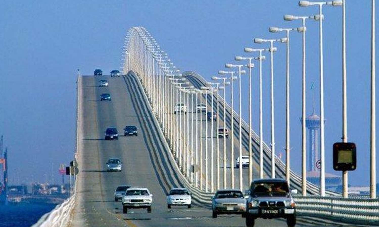 “Saudi Arabia Introduces Electronic Payment System on the King Fahd Causeway to Reduce Congestion”