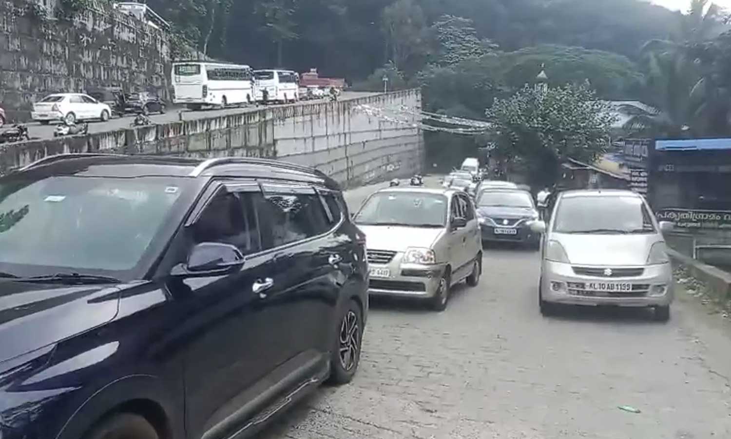 Restrictions on Large Vehicles at Thamarassery Pass: Order Issued by District Collector