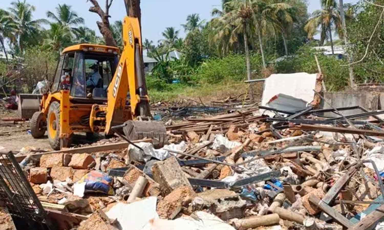 Kochi Temple Officials Arrested in Tripunithura Blast: Two Killed, Nine Arrested