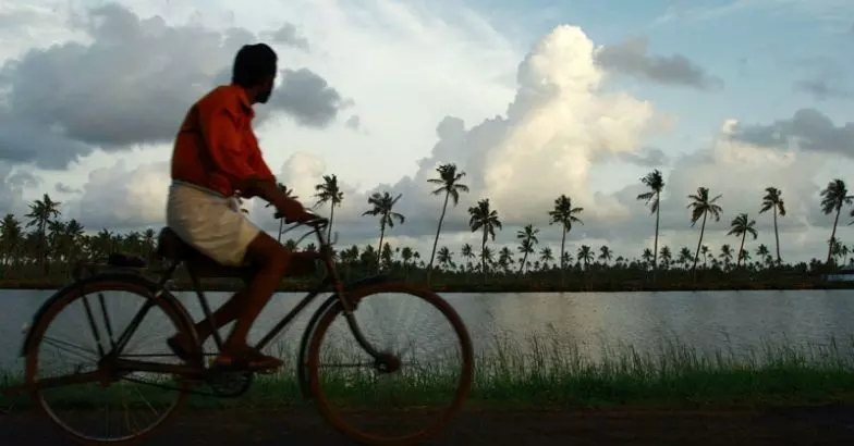 അനുമതി നിഷേധിച്ചിട്ടില്ല; കേരളത്തിന് സ്വന്തം നിലയില്‍ കൃത്രിമ മഴ പെയ്യിക്കാം