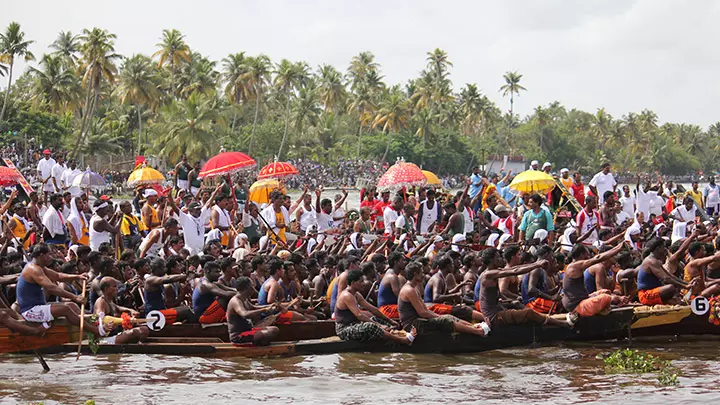 വള്ളംകളിയെ കുറിച്ച് വെള്ളം പോലെ പറയാന്‍ പറ്റുമോ? വിദ്യാര്‍ഥികളാണെങ്കില്‍ വ്യാഴാഴ്ച ആലപ്പുഴ കളക്ട്രേറ്റിലേക്ക് വരൂ  