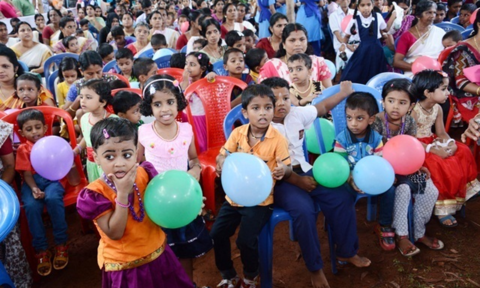 മണിയടിച്ചുണരാനൊരുങ്ങി സ്‌കൂളുകള്‍; അക്ഷരമധുരം നുകരാന്‍
ഒന്നാം ക്ലാസിലേക്കെത്തുന്നത് 5506 കുട്ടികള്‍